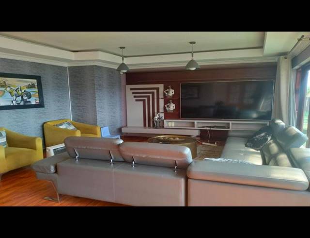 6 BEDROOM HOUSE FOR SALE IN ROODEKRANS